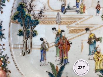 Plat de forme octogonale en porcelaine de Chine famille rose &agrave; sujet mandarin, Qianlong