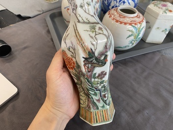 Six vases et un pot couvert en porcelaine de Chine, 19/20&egrave;me