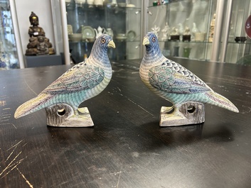 A pair of Chinese verte biscuit pigeons, 19/20th C.