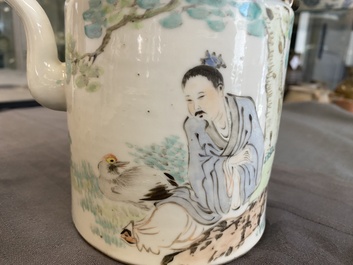 Une th&eacute;i&egrave;re en porcelaine de Chine qianjiang cai sign&eacute;e Lin Jinshan 林謹善 et dat&eacute;e 1887 et une en famille rose, marque et &eacute;poque de Guangxu