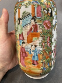 Een collectie van 28 stukken Chinees Canton famille rose porselein, 19e eeuw