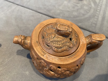 Three Chinese Yixing stoneware teapots with covers and a pair of famille rose pheasants, 19/20th C.