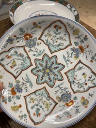 Deux plats en porcelaine de Chine famille verte &agrave; d&eacute;cor anhua, Kangxi