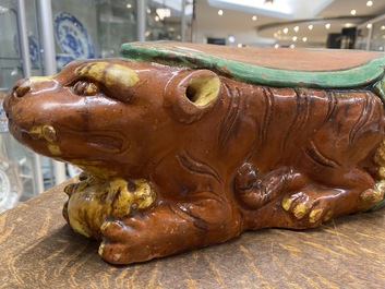 A Chinese sancai-glazed 'three lions' pillow or neck rest, Ming
