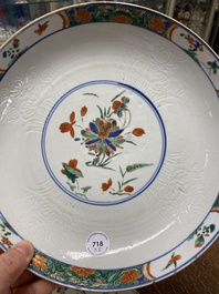 Deux plats en porcelaine de Chine famille verte &agrave; d&eacute;cor anhua, Kangxi