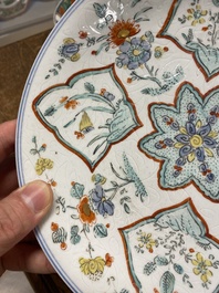 Deux plats en porcelaine de Chine famille verte &agrave; d&eacute;cor anhua, Kangxi