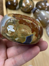 Eight Chinese agate, hardstone and quartz snuff bottles, 19/20th C.