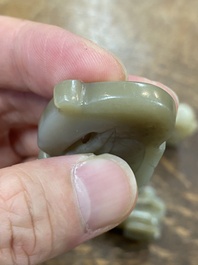 Cinq sculptures en jade c&eacute;ladon tach&eacute; de rouille, Chine, 19&egrave;me