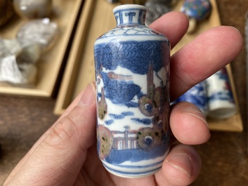 Five Chinese famille verte, blue and white and copper-red snuff bottles, 19/20th C.