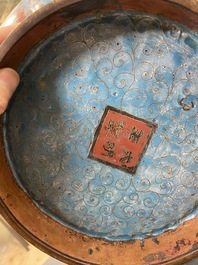 Een grote Chinese cloisonn&eacute; jardini&egrave;re, Ming merk, 19e eeuw