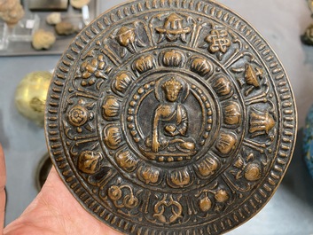 Collection vari&eacute;e en bois, bronze et cuivre, Chine et Tibet, 19/20&egrave;me