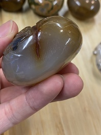 Eight Chinese agate, hardstone and quartz snuff bottles, 19/20th C.