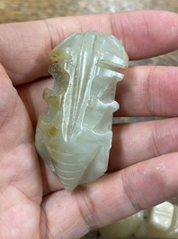 Cinq sculptures en jade c&eacute;ladon tach&eacute; de rouille, Chine, 19&egrave;me