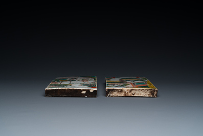 Deux plaques de forme rectangulaire en porcelaine de Chine famille verte, Kangxi