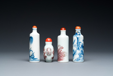 Quatre tabati&egrave;res en porcelaine de Chine en bleu, blanc et rouge de cuivre, 19/20&egrave;me