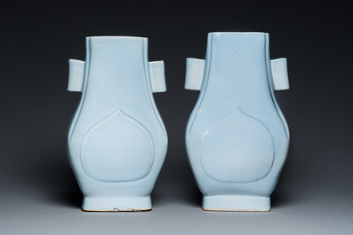 Paire de vases de forme 'fanghu' en porcelaine de Chine en bleu de lavande monochrome, marque et &eacute;poque de Guangxu