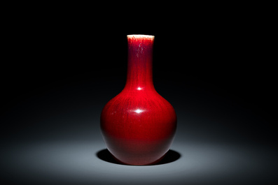 Vase de forme bouteille en porcelaine de Chine &agrave; &eacute;mail flamb&eacute;, 18/19&egrave;me