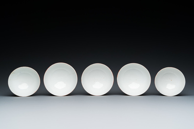 Cinq bols en porcelaine de Chine famille rose &agrave; d&eacute;cor de papillons sur fond jaune, marque et &eacute;poque de Tongzhi