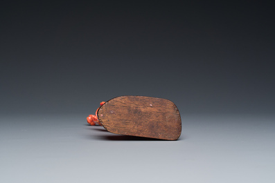 A Chinese red coral group of two ladies and a phoenix, 19/20th C.