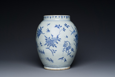 A Chinese blue and white 'floral sprigs' vase, Transitional period