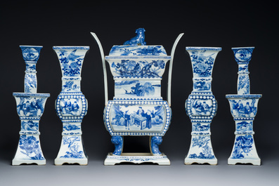 A large Chinese blue and white five-piece altar garniture, 19th C.