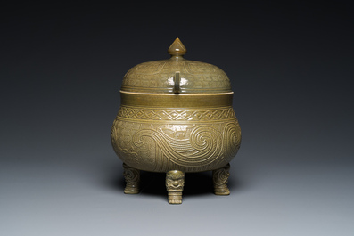 A rare Chinese monochrome teadust-glazed food vessel and cover, 'dui 敦', Hua Ting Shi Zhi 華亭氏製 mark, late 19th C.