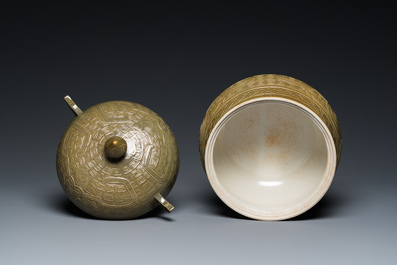 A rare Chinese monochrome teadust-glazed food vessel and cover, 'dui 敦', Hua Ting Shi Zhi 華亭氏製 mark, late 19th C.