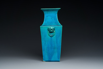 Vase de forme carr&eacute;e en porcelaine de Chine en turquoise monochrome, Kangxi