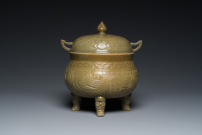 A rare Chinese monochrome teadust-glazed food vessel and cover, 'dui 敦', Hua Ting Shi Zhi 華亭氏製 mark, late 19th C.