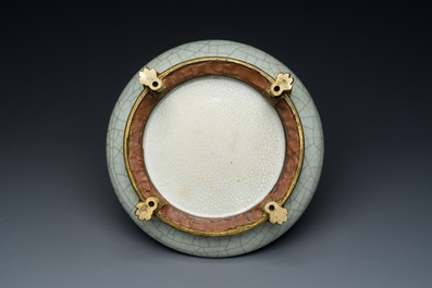 Lave-pinceaux en porcelaine de Chine de type 'ge' aux montures en bronze dor&eacute;, Qianlong