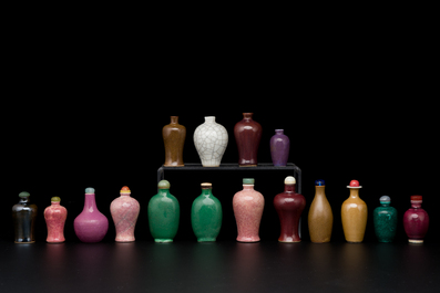 Sixteen Chinese polychrome porcelain snuff bottles and miniature vases, 18/20th C.