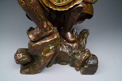 Importante sculpture d'un g&eacute;n&eacute;ral divin en bois laqu&eacute; et polychrom&eacute;, Japon, Edo, dat&eacute;e 1623