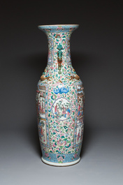 Paire de tr&egrave;s grands vases en porcelaine de Chine famille rose, 19&egrave;me