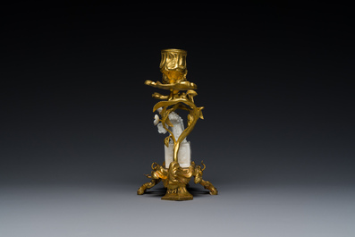 Een Chinese Dehua blanc de Chine wierookstokhouder met Franse vergulde bronzen monturen, Kangxi en 18/19e eeuw