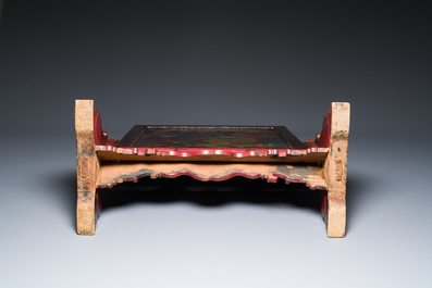 Ecran de table en bois dor&eacute;, laqu&eacute; et polychrom&eacute;, Chine, Shanxi, 16/17&egrave;me
