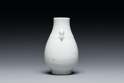 A small Chinese Dehua blanc de Chine elephant-handled 'hu' vase, 18th C.