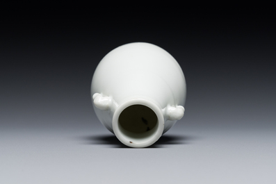 A small Chinese Dehua blanc de Chine elephant-handled 'hu' vase, 18th C.