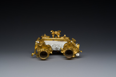 Een Chinese Dehua blanc de Chine wierookstokhouder met Franse vergulde bronzen monturen, Kangxi en 18/19e eeuw