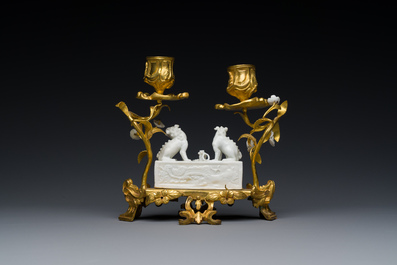 Porte-encens en porcelaine blanc de Chine de Dehua mont&eacute; en bougeoir en bronze dor&eacute; fran&ccedil;ais, Kangxi et 18/19&egrave;me