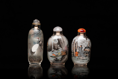 Drie Chinese binnenin beschilderde glazen snuifflesjes, 20e eeuw