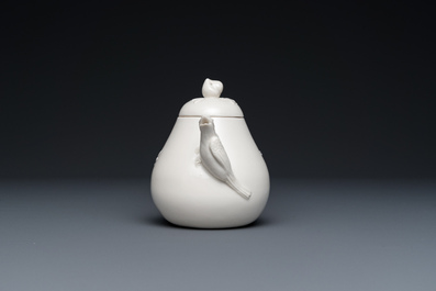 A Chinese Dehua blanc de Chine teapot, inscribed Yi Gong, 18/19th C.
