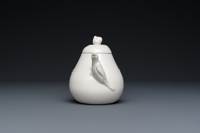 A Chinese white-glazed teapot, inscribed Yi Gong 逸公, 18/19th C.