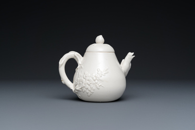 A Chinese white-glazed teapot, inscribed Yi Gong 逸公, 18/19th C.