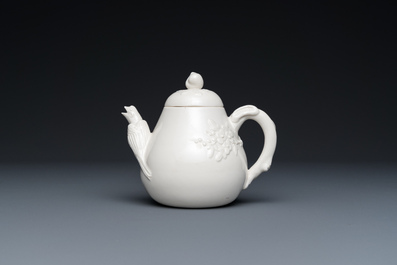 A Chinese white-glazed teapot, inscribed Yi Gong 逸公, 18/19th C.