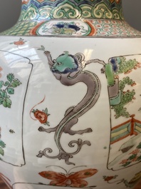 Een Chinese famille verte vaas met draken en mythische dieren, Kangxi
