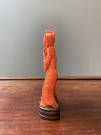 A Chinese red coral group of two ladies and a phoenix, 19/20th C.