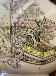 A Chinese qianjiang cai 'hu' vase with antiquities, signed Xu Pinheng 許品衡, Tongzhi mark, 19/20th C.