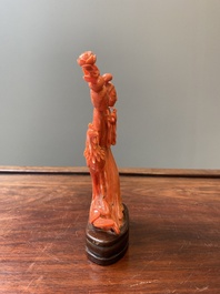 A Chinese red coral group of two ladies and a phoenix, 19/20th C.