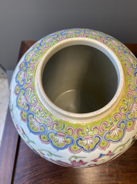 Paire de pots couverts en porcelaine de Chine famille rose &agrave; d&eacute;cor de ph&eacute;nix, marque de Ji Xiang Ru Yi 吉祥如意, 19&egrave;me