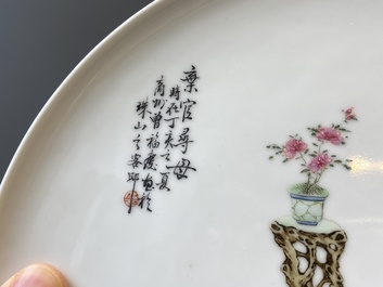 Trois plats en porcelaine de Chine famille rose, sign&eacute;s Zeng Fuqing 曾福慶 et marques de Le Tao Zhai 樂陶齋, dat&eacute;s 1946 et 1947